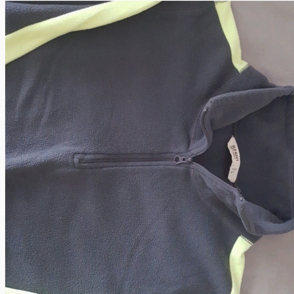 ⛄Old Navy cozy performance partial zip fleece - Picture 2 of 3